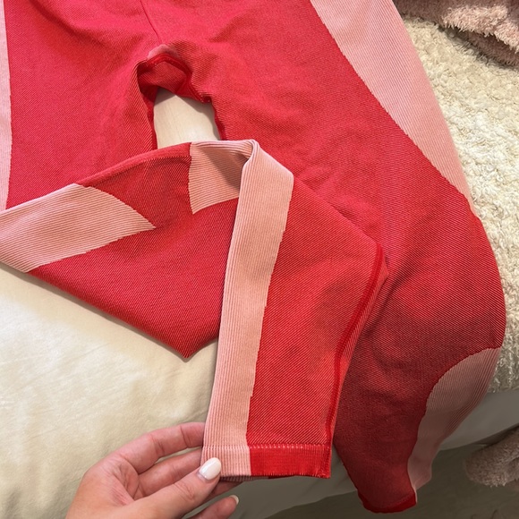 BRAND NEW FABLETICS MATCHING SET - Picture 4 of 5